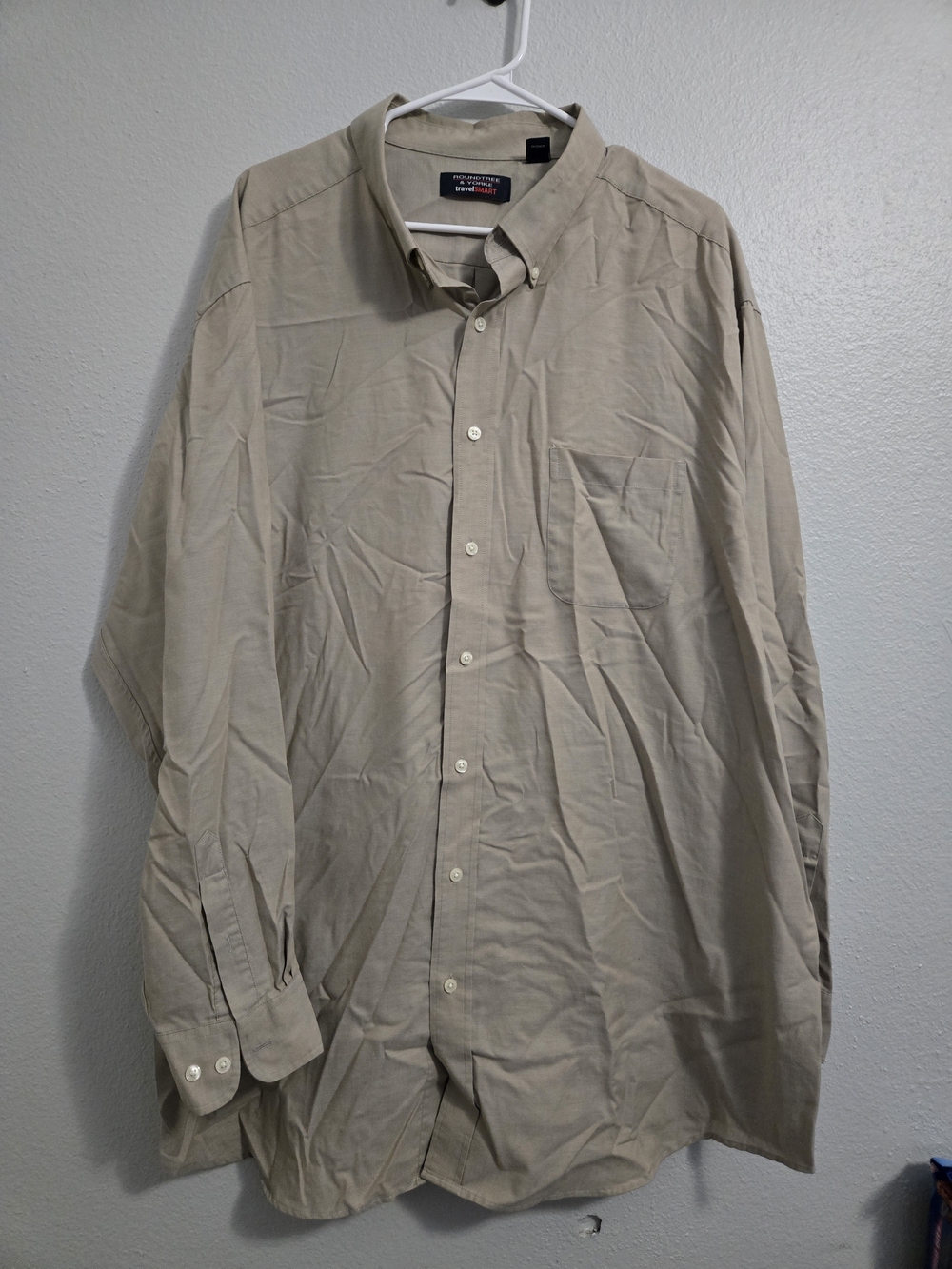 Roundtree & Yorke Men's Button-Down Shirt in Light Khaki